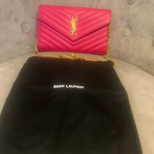 YSL Monogram Leather Chain Wallet 
Depth4 cm
Height13 cm
Strap50 cm
Width19 cm